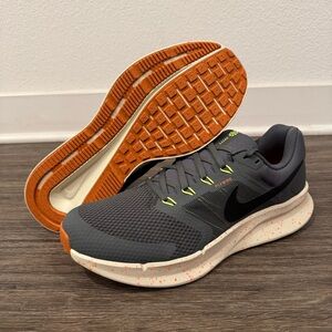 Nike Run Swift 3 sz 10.5